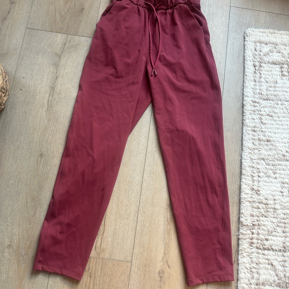 Lululemon on the fly pant size 4